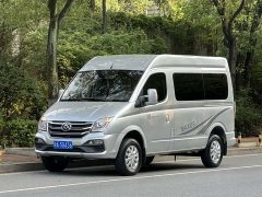 New Journey Xintu V80 2.0T AMT Classic Aoyun Tong Short Wheelbase Mid-roof 5/6 Seater - ფოტო 1