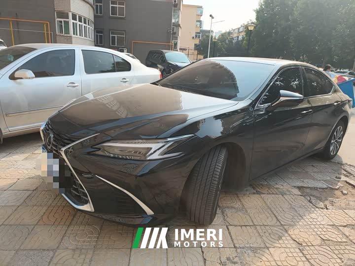 Lexus ES 200 Premium Edition