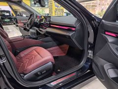 BMW i5 eDrive 35L Luxury Package - ფოტო 11