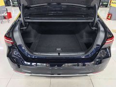 BMW i5 eDrive 35L Luxury Package - ფოტო 13