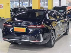 BMW i5 eDrive 35L Luxury Package - ფოტო 15