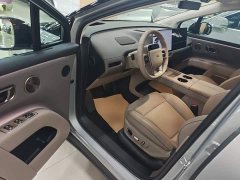 Li Auto i8 Standard Edition - ფოტო 15