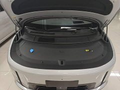Li Auto i8 Standard Edition - ფოტო 19