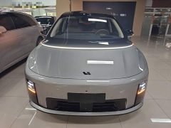 Li Auto i8 Standard Edition - ფოტო 2