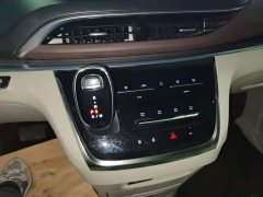 Buick GL8 Land Executive Cabin 652T Luxury - ფოტო 13