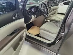 Buick GL8 Land Executive Cabin 652T Luxury - ფოტო 15