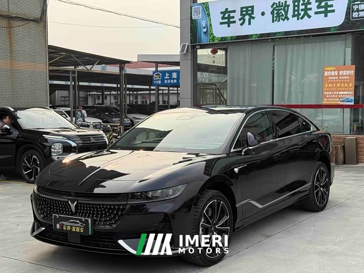Voyah Lantu Chasing Light PHEV four-wheel drive ultra-long range flagship version