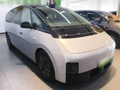 Li Auto Li Xiang MEGA Ultra - ფოტო 3
