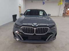 BMW 5 Series 530Li Luxury M Sport Package - ფოტო 2