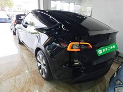 Tesla Model Y Rear-Wheel Drive - ფოტო 4