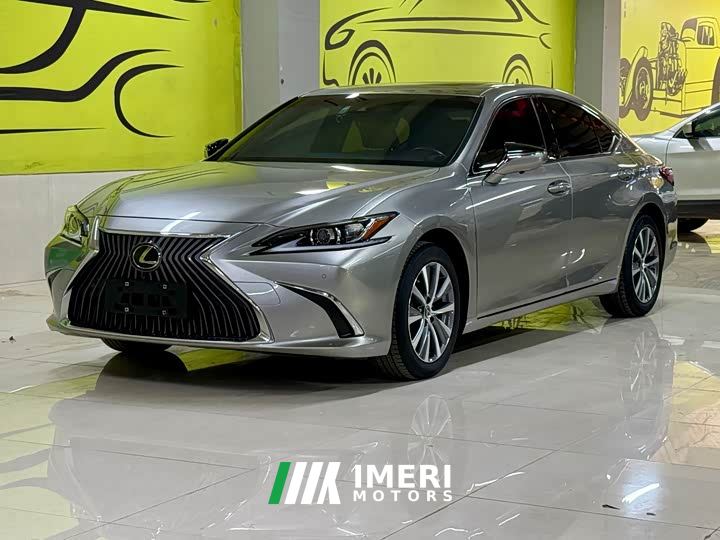 Lexus ES 200 Premium Edition