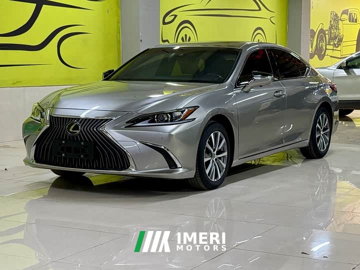 Lexus ES 200 Premium Edition