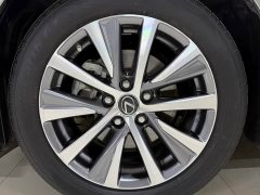 Lexus ES 200 Premium Edition - ფოტო 8