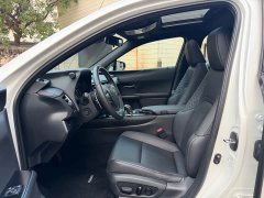 Lexus UX New Energy 2020 300e Pure Joy Edition - ფოტო 4