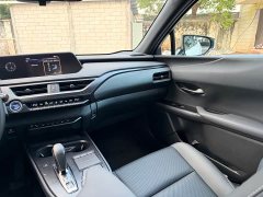 Lexus UX New Energy 2020 300e Pure Joy Edition - ფოტო 8