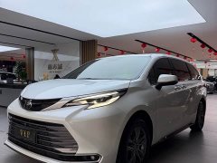 Toyota Sienna 2.5L Hybrid AWD Premium - ფოტო 1