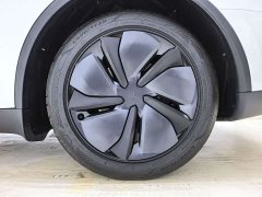 Tesla Model Y Rear-Wheel Drive - ფოტო 14