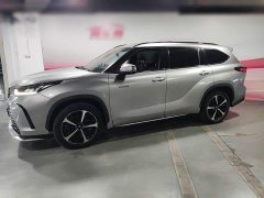Toyota Crown Venza 2021 2.5L HEV AWD Premium - ფოტო 2