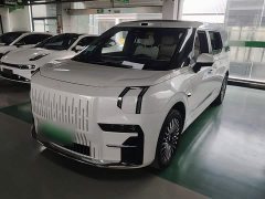 Zeekr 009 Seven-Seat Aisle Version 108kWh - ფოტო 1