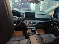 Honda Odyssey 2.0L e:HEV Luxury - ფოტო 15
