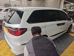 Honda Odyssey 2.0L e:HEV Luxury - ფოტო 9