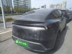 Tesla Model Y Rear-Wheel Drive - ფოტო 4