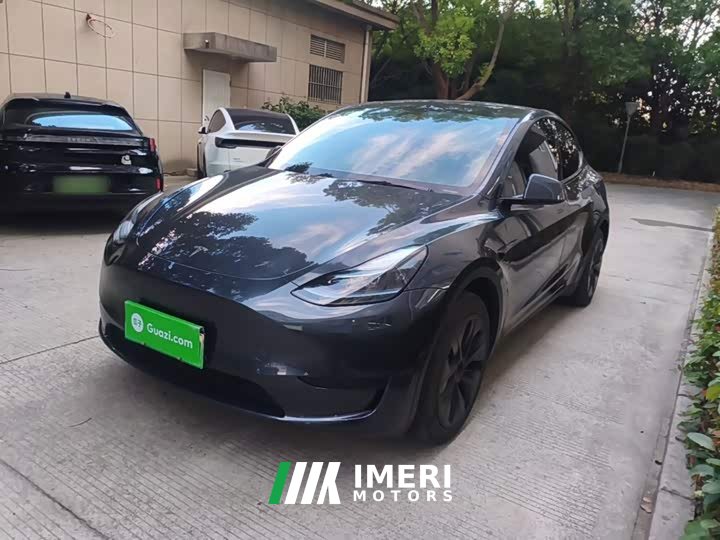Tesla Model Y Rear-Wheel Drive