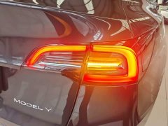 Tesla Model Y Long Range All-Wheel Drive - ფოტო 7