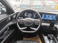 Hyundai Elantra 2022 1.5L CVT Luxury - ფოტო 10