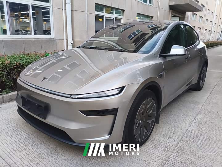 Tesla Model Y L Long Range All-Wheel Drive