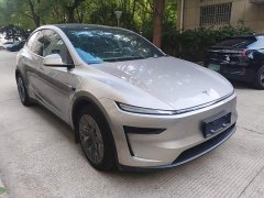 Tesla Model Y L Long Range All-Wheel Drive - ფოტო 3