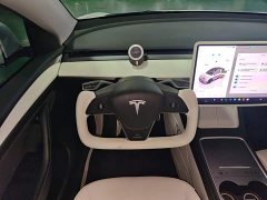 Tesla Model Y Performance All-Wheel Drive - ფოტო 10