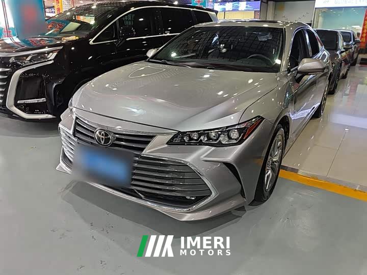 Toyota Camry 2.5L Base - ავტომობილი ჩინეთიდან