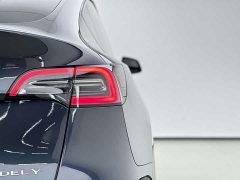 Tesla Model Y Rear-Wheel Drive - ფოტო 13