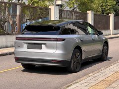 Li Auto i6 Two-wheel drive standard version - ფოტო 8