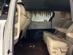 Toyota Sienna 2023 2.5L Hybrid Luxury - ფოტო 17