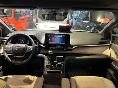Toyota Sienna 2023 2.5L Hybrid Luxury - ფოტო 19