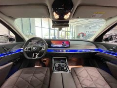 BMW 7 Series 2023 735Li M Sport Package - ფოტო 9