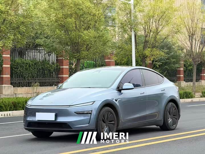 Tesla Model Y Long Range All-Wheel Drive