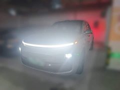 Li Auto L9 Max - ფოტო 3
