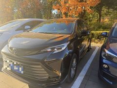 Toyota Sienna 2.5L Hybrid AWD Premium - ფოტო 1