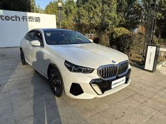BMW 5 Series 530Li Luxury M Sport Package - ფოტო 3