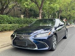 Lexus ES 200 Excellence Edition - ფოტო 1