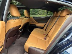 Lexus ES 200 Excellence Edition - ფოტო 16