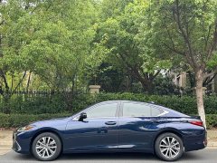 Lexus ES 200 Excellence Edition - ფოტო 3