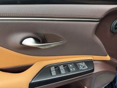 Lexus ES 200 Excellence Edition - ფოტო 9