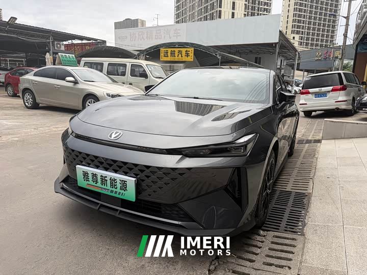 Changan UNI-V Smart Electric iDD Blue Whale Smart Electric iDD 136km Smart Premium Edition