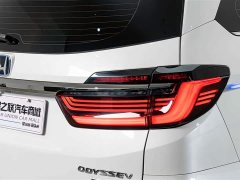 Honda Odyssey 2.0L e:HEV Sharp Comfort Edition - ფოტო 8