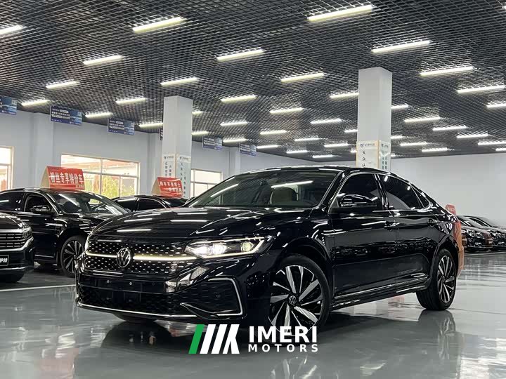 Volkswagen Passat 330TSI Starry Sky Luxury Edition - ავტომობილი ჩინეთიდან
