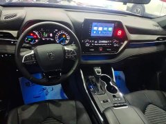 Toyota Crown Venza 2023 2.5L HEV AWD Luxury - ფოტო 12